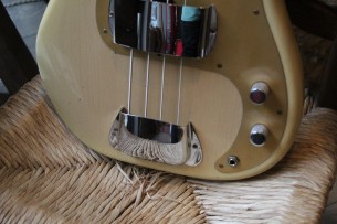 FENDER "Custom Shop Limited Edition '59 Precision Bass, Journeyman Relic, Natural Blonde" HARDCASE, 4, 1 KG