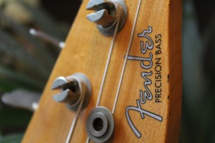 FENDER "Custom Shop Limited Edition '59 Precision Bass, Journeyman Relic, Natural Blonde" HARDCASE, 4, 1 KG