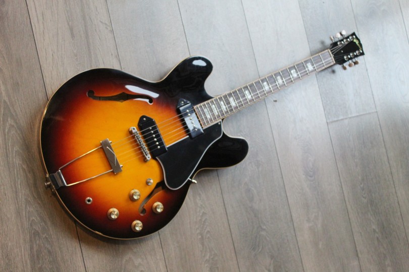 GIBSON "ES-330 Sunburst Original of year 2017" HARDCASE, PAPERS, 3, 9 KG