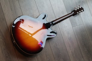 GIBSON "ES-330 Sunburst Original of year 2017" HARDCASE, PAPERS, 3, 9 KG