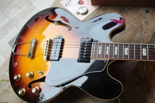 GIBSON "ES-330 Sunburst Original of year 2017" HARDCASE, PAPERS, 3, 9 KG