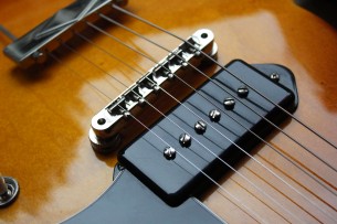 GIBSON "ES-330 Sunburst Original of year 2017" HARDCASE, PAPERS, 3, 9 KG