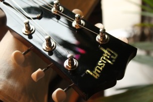 GIBSON "ES-330 Sunburst Original of year 2017" HARDCASE, PAPERS, 3, 9 KG