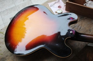 GIBSON "ES-330 Sunburst Original of year 2017" HARDCASE, PAPERS, 3, 9 KG