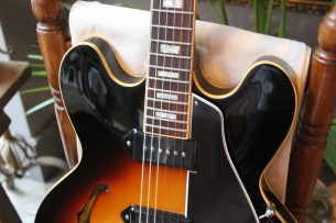 GIBSON "ES-330 Sunburst Original of year 2017" HARDCASE, PAPERS, 3, 9 KG