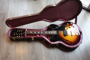GIBSON "ES-330 Sunburst Original of year 2017" HARDCASE, PAPERS, 3, 9 KG
