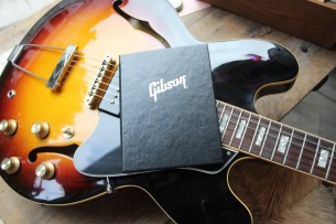 GIBSON "ES-330 Sunburst Original of year 2017" HARDCASE, PAPERS, 3, 9 KG