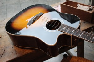 Hagstrom "Siljan II Dreadnought CE Tobacco Sunburst"