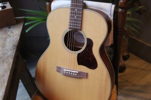 ART & LUTHERIE "Natural Series / Legacy Natural EQ"