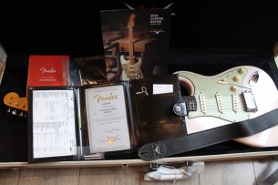 FENDER "Custom Shop '64 Stratocaster Journeyman Relic Super Faded Shell Pink" HARDCASE, 3, 4 KG