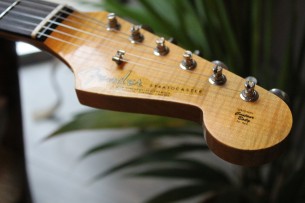 FENDER "Custom Shop '64 Stratocaster Journeyman Relic Super Faded Shell Pink" HARDCASE, 3, 4 KG