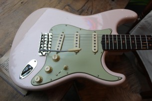 FENDER "Custom Shop '64 Stratocaster Journeyman Relic Super Faded Shell Pink" HARDCASE, 3, 4 KG