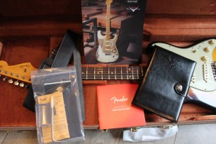 FENDER "Custom Shop Limited Edition 1960 Stratocaster Journeyman Relic Faded Aged 3-Color Sunburst" HARDCASE, 3, 6 KG