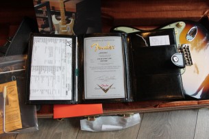 FENDER "Custom Shop Limited Edition 1960 Stratocaster Journeyman Relic Faded Aged 3-Color Sunburst" HARDCASE, 3, 6 KG