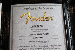 FENDER "Custom Shop Limited Edition 1960 Stratocaster Journeyman Relic Faded Aged 3-Color Sunburst" HARDCASE, 3, 6 KG