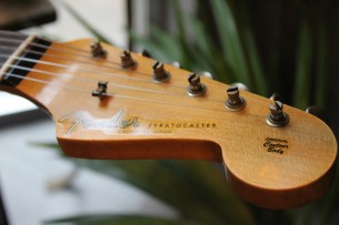 FENDER "Custom Shop Limited Edition 1960 Stratocaster Journeyman Relic Faded Aged 3-Color Sunburst" HARDCASE, 3, 6 KG