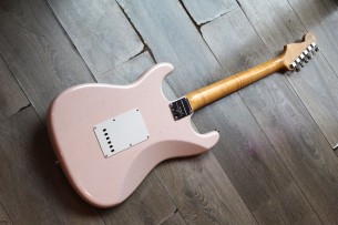 FENDER "Custom Shop '64 Stratocaster Journeyman Relic Super Faded Shell Pink" HARDCASE, 3, 4 KG