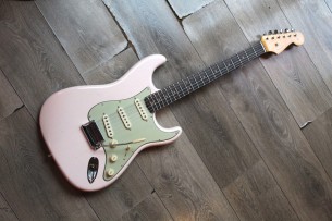 FENDER "Custom Shop '64 Stratocaster Journeyman Relic Super Faded Shell Pink" HARDCASE, 3, 4 KG
