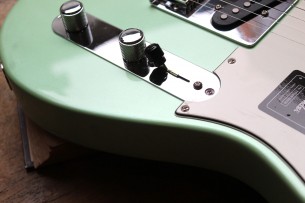 FENDER "Player Limited Edition Tele Maple Neck Surf Pearl" 3, 7 KG