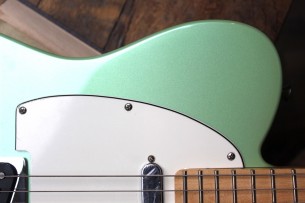 FENDER "Player Limited Edition Tele Maple Neck Surf Pearl" 3, 7 KG