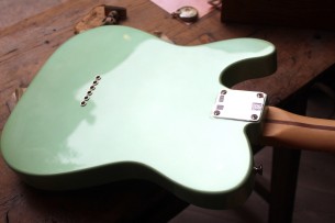 FENDER "Player Limited Edition Tele Maple Neck Surf Pearl" 3, 7 KG