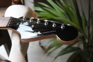 SQUIER "Paranormal Strat-O-Sonic Crimson Red Transparent" 3, 5 KG by FENDER