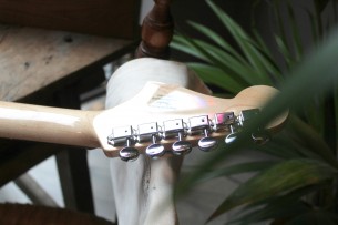 SQUIER "Paranormal Strat-O-Sonic Crimson Red Transparent" 3, 5 KG by FENDER