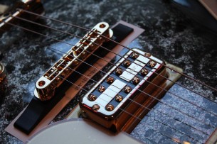 GRETSCH "G6134TG Limited Edition Paisley Penguin with String-Thru Bigsby®, Ebony Fingerboard, Black Paisley" ONLY 2 FOR SPAIN