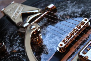 GRETSCH "G6134TG Limited Edition Paisley Penguin with String-Thru Bigsby®, Ebony Fingerboard, Black Paisley" ONLY 2 FOR SPAIN