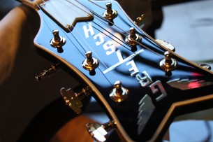 GRETSCH "G6134TG Limited Edition Paisley Penguin with String-Thru Bigsby®, Ebony Fingerboard, Black Paisley" ONLY 2 FOR SPAIN
