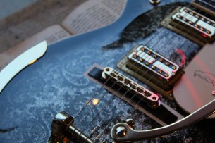 GRETSCH "G6134TG Limited Edition Paisley Penguin with String-Thru Bigsby®, Ebony Fingerboard, Black Paisley" ONLY 2 FOR SPAIN