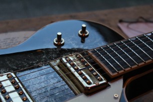 GRETSCH "G6134TG Limited Edition Paisley Penguin with String-Thru Bigsby®, Ebony Fingerboard, Black Paisley" ONLY 2 FOR SPAIN