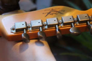FENDER "Custom Shop Limited Edition 1960 Telecaster Journeyman Relic Natural Blonde" 3, 5 KG