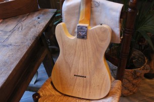 FENDER "Custom Shop Limited Edition 1960 Telecaster Journeyman Relic Natural Blonde" 3, 5 KG