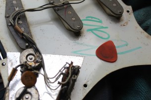 FENDER "Original of 1974 (534325) Left Handed Stratocaster in Ocean Torquoise" 4, 3 KG