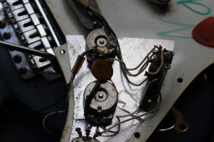 FENDER "Original of 1974 (534325) Left Handed Stratocaster in Ocean Torquoise" 4, 3 KG