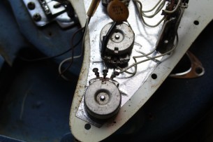 FENDER "Original of 1974 (534325) Left Handed Stratocaster in Ocean Torquoise" 4, 3 KG