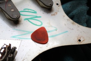 FENDER "Original of 1974 (534325) Left Handed Stratocaster in Ocean Torquoise" 4, 3 KG