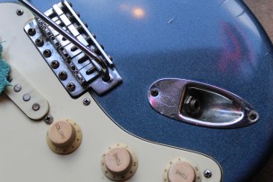 FENDER "Original of 1974 (534325) Left Handed Stratocaster in Ocean Torquoise" 4, 3 KG