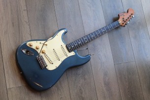 FENDER "Original of 1974 (534325) Left Handed Stratocaster in Ocean Torquoise" 4, 3 KG
