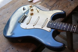 FENDER "Original of 1974 (534325) Left Handed Stratocaster in Ocean Torquoise" 4, 3 KG
