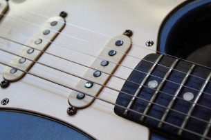 FENDER "Original of 1974 (534325) Left Handed Stratocaster in Ocean Torquoise" 4, 3 KG