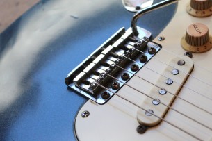 FENDER "Original of 1974 (534325) Left Handed Stratocaster in Ocean Torquoise" 4, 3 KG