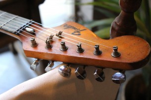 FENDER "Original of 1974 (534325) Left Handed Stratocaster in Ocean Torquoise" 4, 3 KG