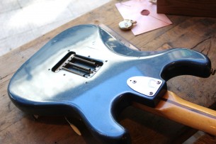 FENDER "Original of 1974 (534325) Left Handed Stratocaster in Ocean Torquoise" 4, 3 KG