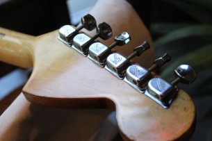 FENDER "Original of 1974 (534325) Left Handed Stratocaster in Ocean Torquoise" 4, 3 KG