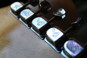 FENDER "Original of 1974 (534325) Left Handed Stratocaster in Ocean Torquoise" 4, 3 KG