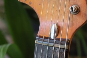 FENDER "Original of 1974 (534325) Left Handed Stratocaster in Ocean Torquoise" 4, 3 KG