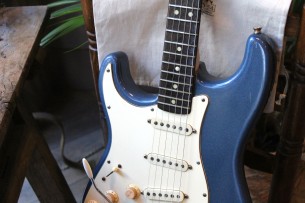 FENDER "Original of 1974 (534325) Left Handed Stratocaster in Ocean Torquoise" 4, 3 KG