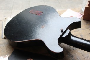 VEGARELIC "Les Paul Junior DC Black Bird Old Sweat Edition" HARDCASE, 3, 1 KG